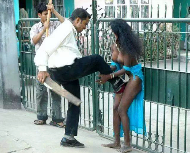 A naked woman hunted in the streets of Guwahati (2007)